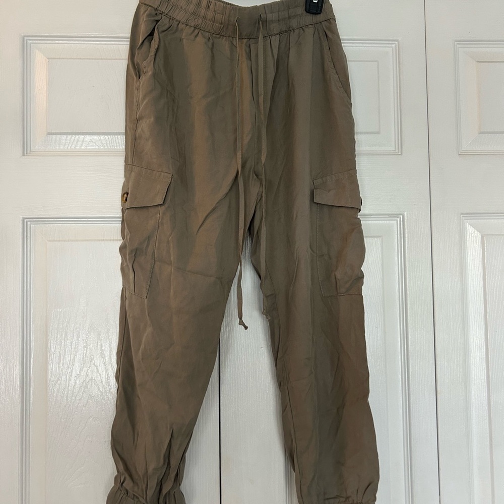 Dress Forum Green Cargo Pants with Elastic Cuffs and Loose Fit